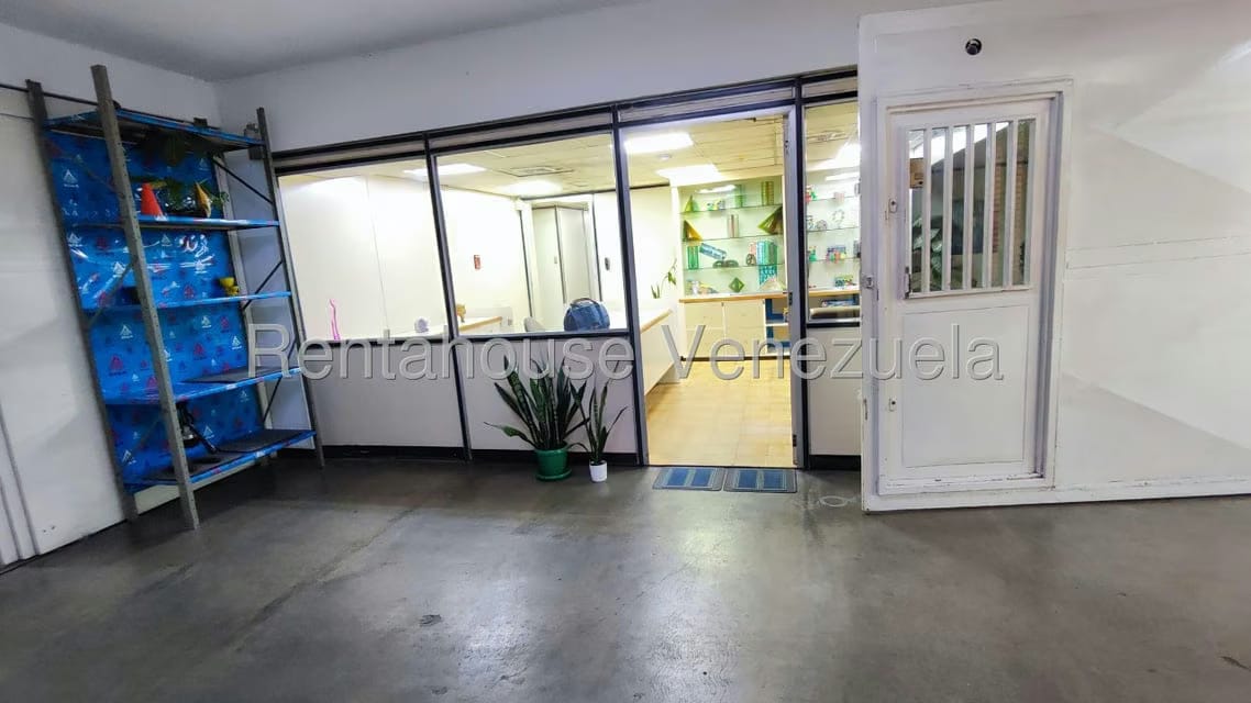 Comercial (Galpon - Deposito) en Venta en San Bernardino, Distrito Metropolitano - 3