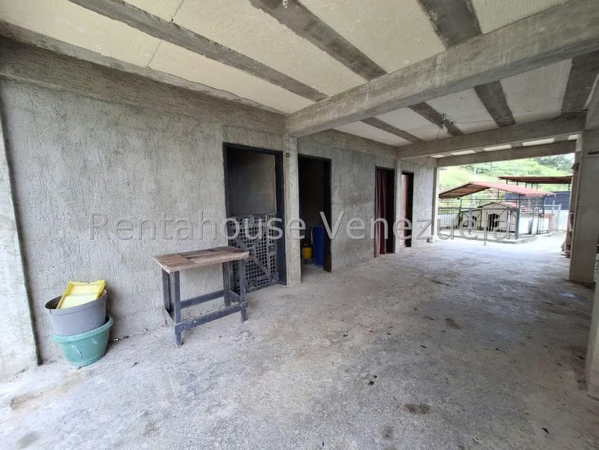 Terreno (Comercial) en Venta en La Colonia Tovar, Aragua - 81