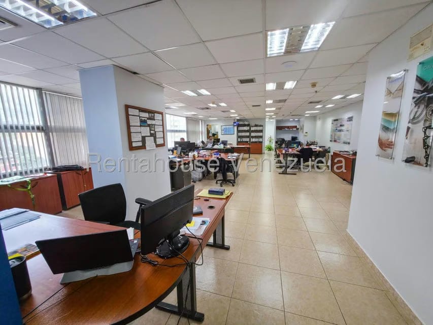 Comercial (Oficina) en Alquiler en Los Dos Caminos, Distrito Metropolitano - 5