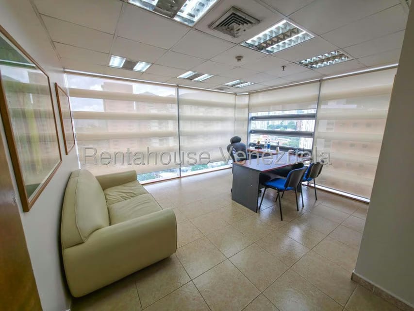 Comercial (Oficina) en Alquiler en Los Dos Caminos, Distrito Metropolitano - 8