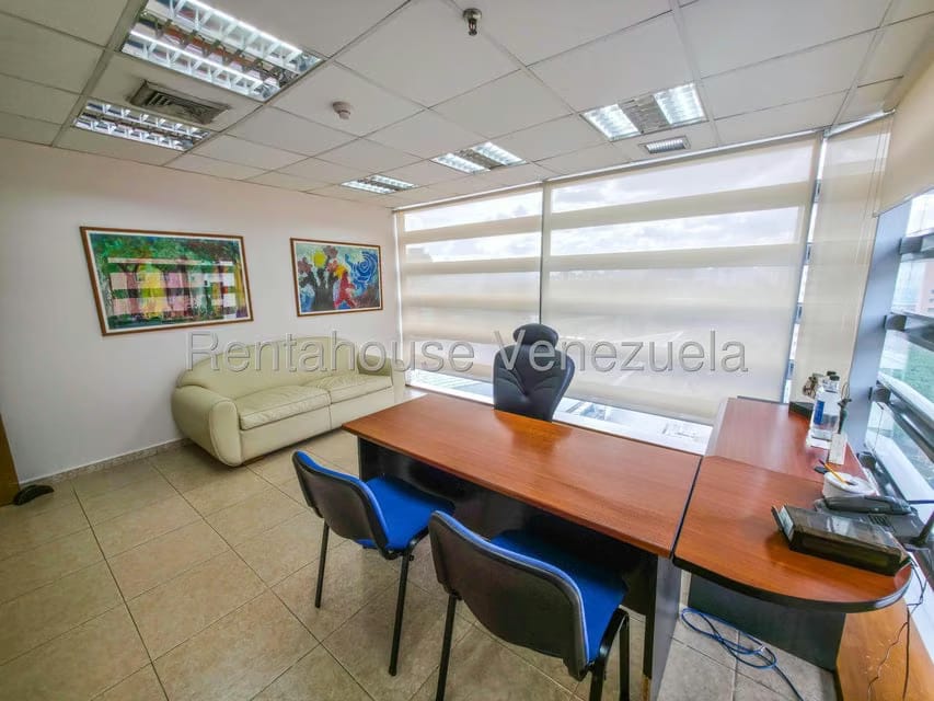 Comercial (Oficina) en Alquiler en Los Dos Caminos, Distrito Metropolitano - 9