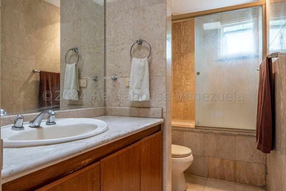 Casa (Duplex) en Venta en Los Naranjos del Cafetal, Distrito Metropolitano - 25