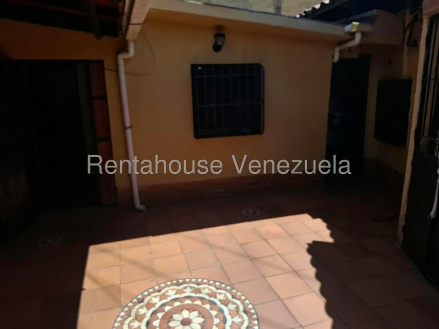 Casa (Duplex) en Venta en Parque Caiza, Distrito Metropolitano - 2