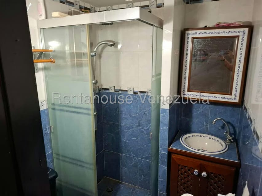 Casa (Duplex) en Venta en Parque Caiza, Distrito Metropolitano - 11