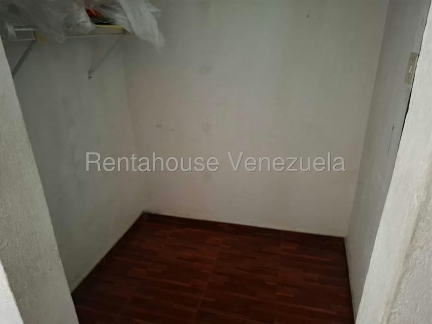 Casa (Duplex) en Venta en Parque Caiza, Distrito Metropolitano - 12
