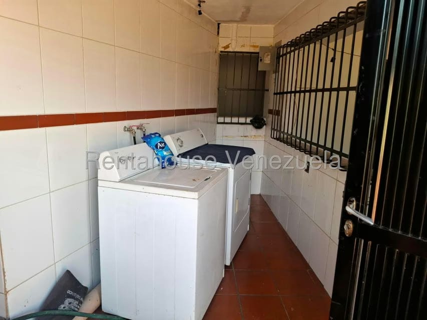 Casa (Duplex) en Venta en Parque Caiza, Distrito Metropolitano - 16