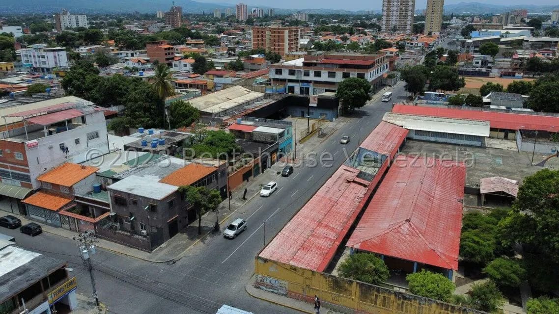 Comercial (Edificio) en Venta en Centro, Lara - 52