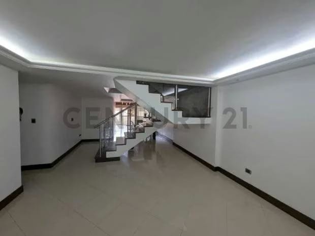Hermosa Casa en Venta 196mts2 La Trinidad - 2