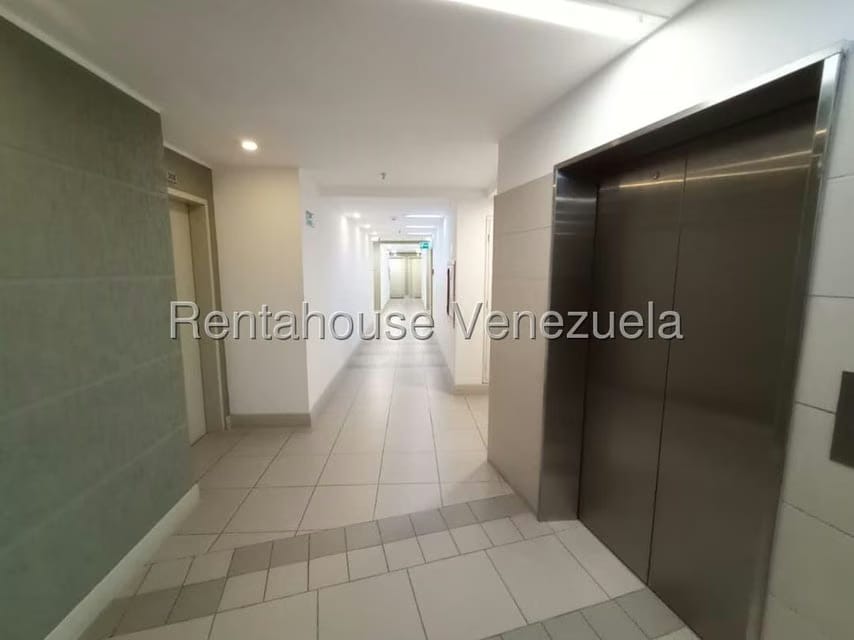 Comercial (Oficina) en Alquiler en Santa Paula, Distrito Metropolitano - 4