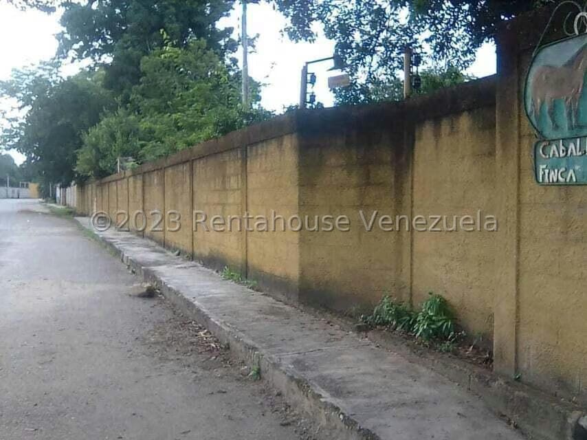 Terreno (Comercial) en Venta en Santa Lucia, Miranda - 4