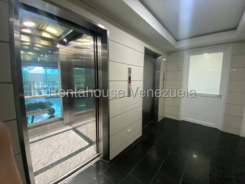 Apartamento (1 Nivel) en Venta en Lomas del Sol, Distrito Metropolitano - 2
