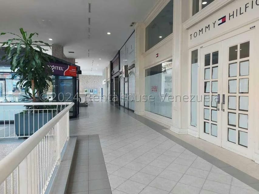 Comercial (Local Comercial) en Venta en Avenida El Milagro, Zulia - 3