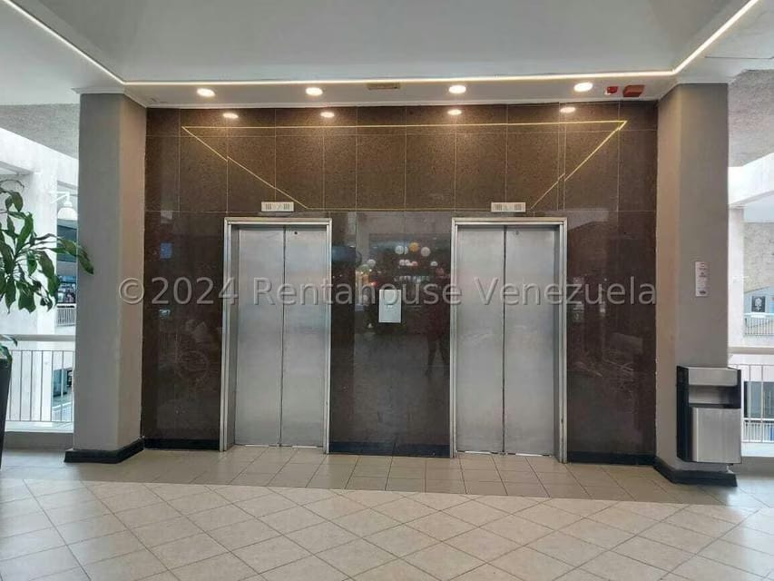 Comercial (Local Comercial) en Venta en Avenida El Milagro, Zulia - 49