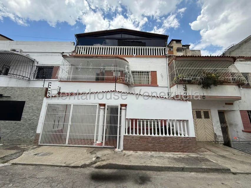 Casa (Multipes Niveles) en Venta en El Paraiso, Distrito Metropolitano