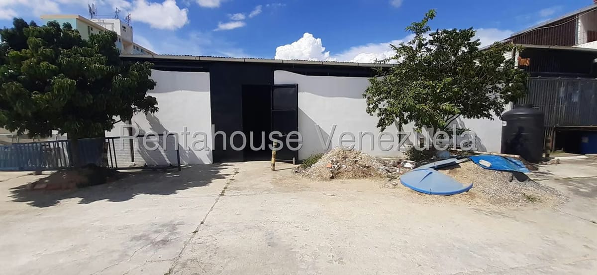 Comercial (Galpon - Deposito) en Alquiler en Centro, Lara