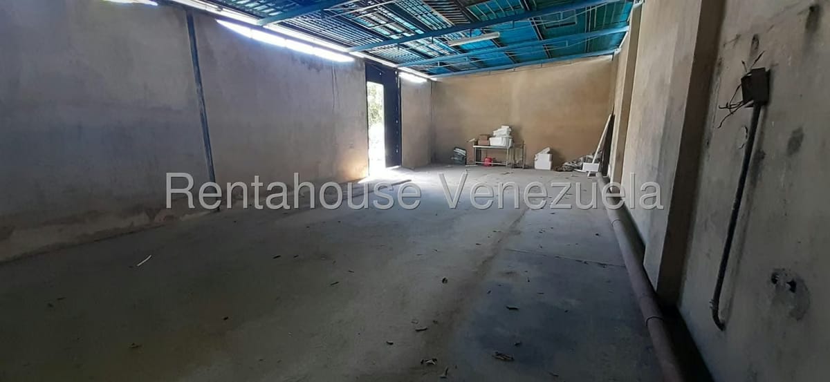 Comercial (Galpon - Deposito) en Alquiler en Centro, Lara - 2