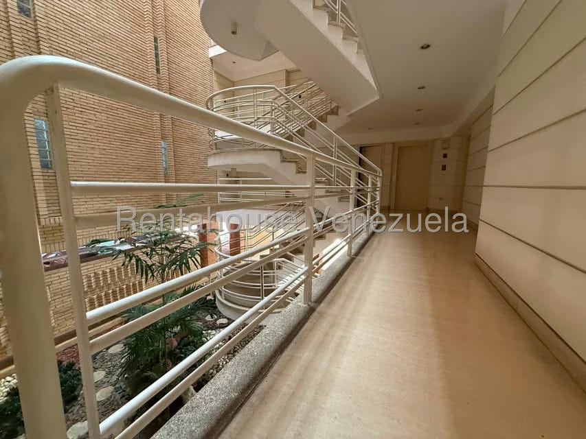 Apartamento (1 Nivel) en Alquiler en Campo Alegre, Distrito Metropolitano - 2
