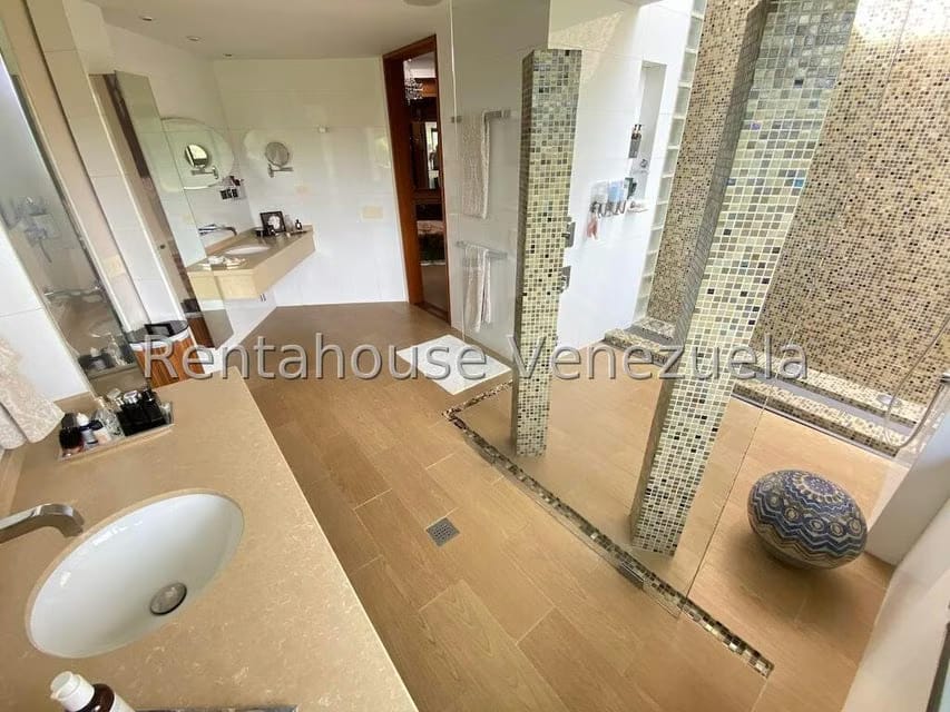 Casa (Multipes Niveles) en Venta en Mirador de Los Campitos I, Distrito Metropolitano - 24