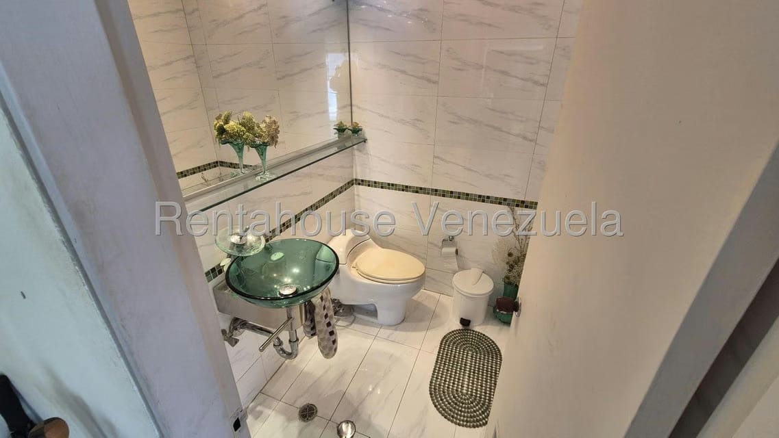 Apartamento (Duplex) en Venta en Lomas de Prados del Este, Distrito Metropolitano - 13