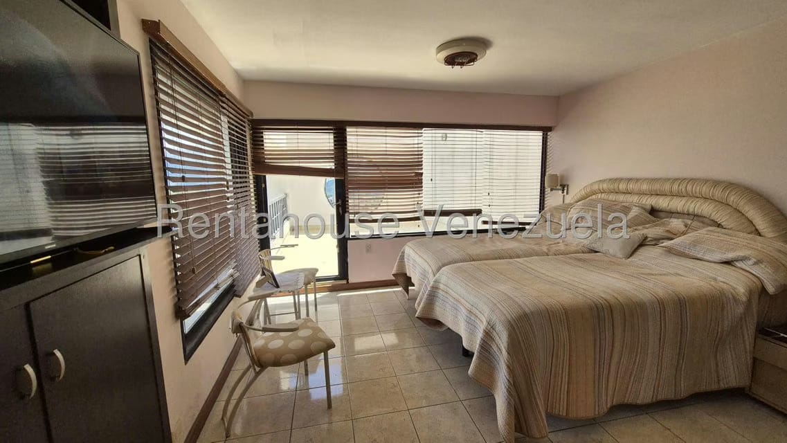 Apartamento (Duplex) en Venta en Lomas de Prados del Este, Distrito Metropolitano - 23