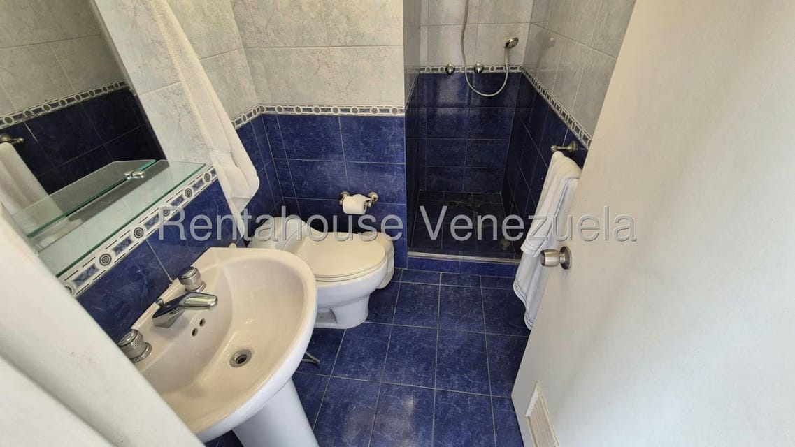 Apartamento (Duplex) en Venta en Lomas de Prados del Este, Distrito Metropolitano - 29