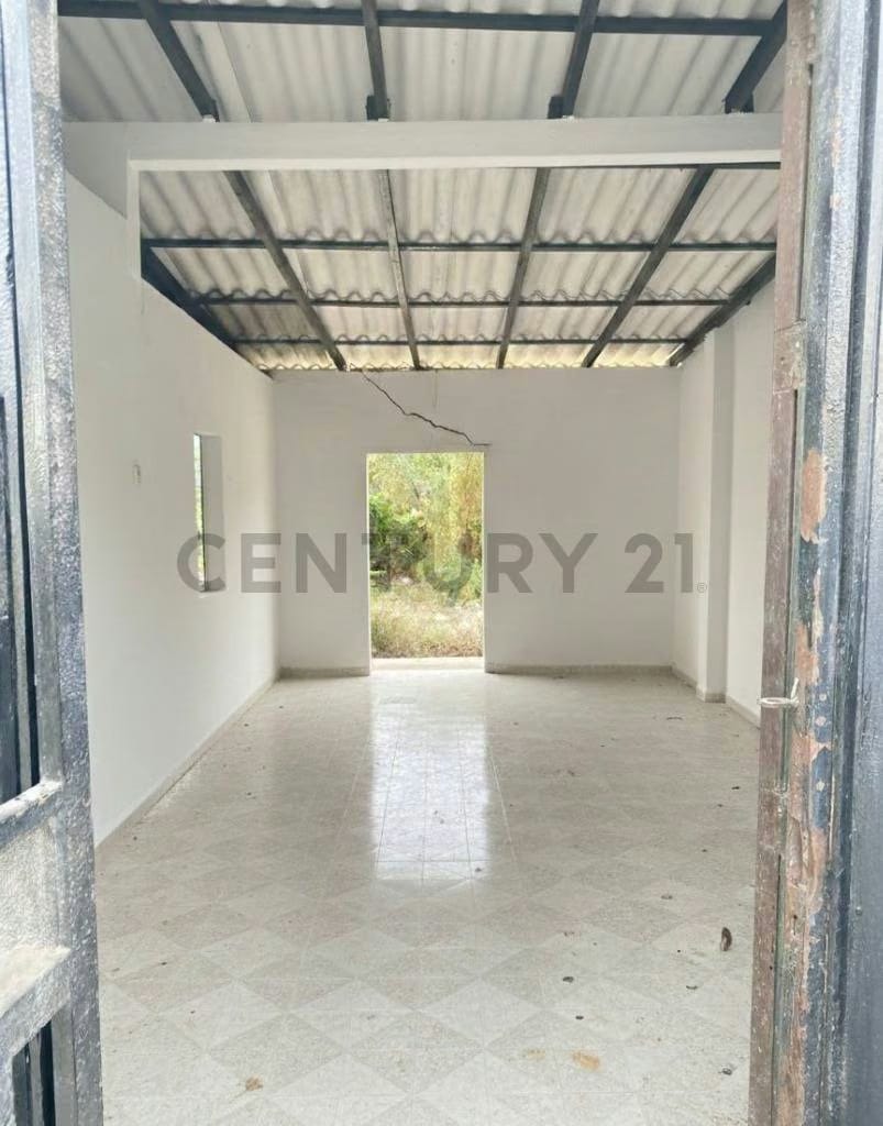 VIVIENDA IDEAL PARA COMERCIO O VIVIENDA FAMILIAR EN UBICACION PRIVILEGIADA - 2