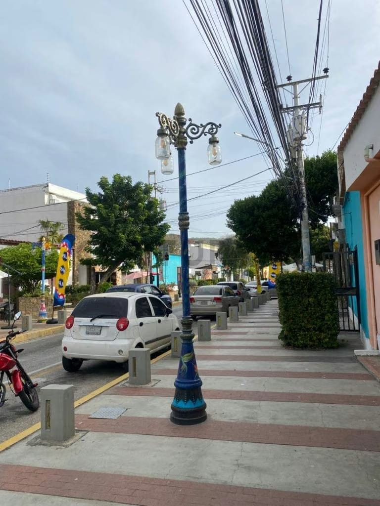 VIVIENDA IDEAL PARA COMERCIO O VIVIENDA FAMILIAR EN UBICACION PRIVILEGIADA - 5