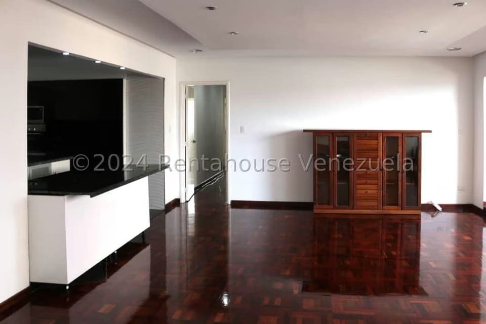 Apartamento (1 Nivel) en Alquiler en Los Dos Caminos, Distrito Metropolitano - 14