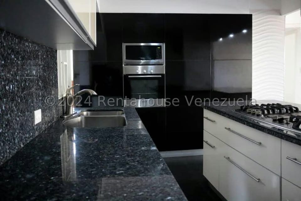 Apartamento (1 Nivel) en Alquiler en Los Dos Caminos, Distrito Metropolitano - 3