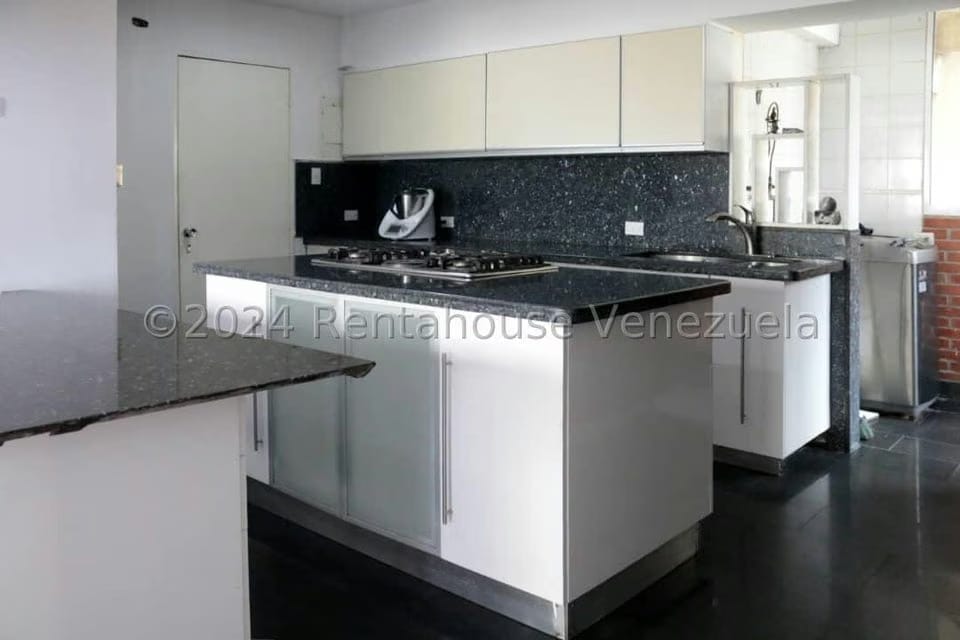 Apartamento (1 Nivel) en Alquiler en Los Dos Caminos, Distrito Metropolitano - 4