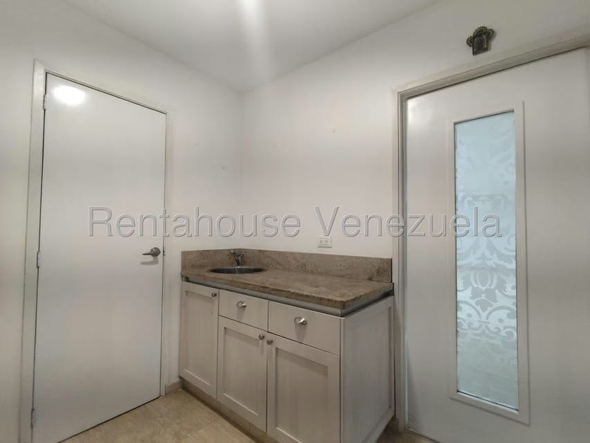Comercial (Oficina) en Venta en Tierra Negra, Zulia - 123