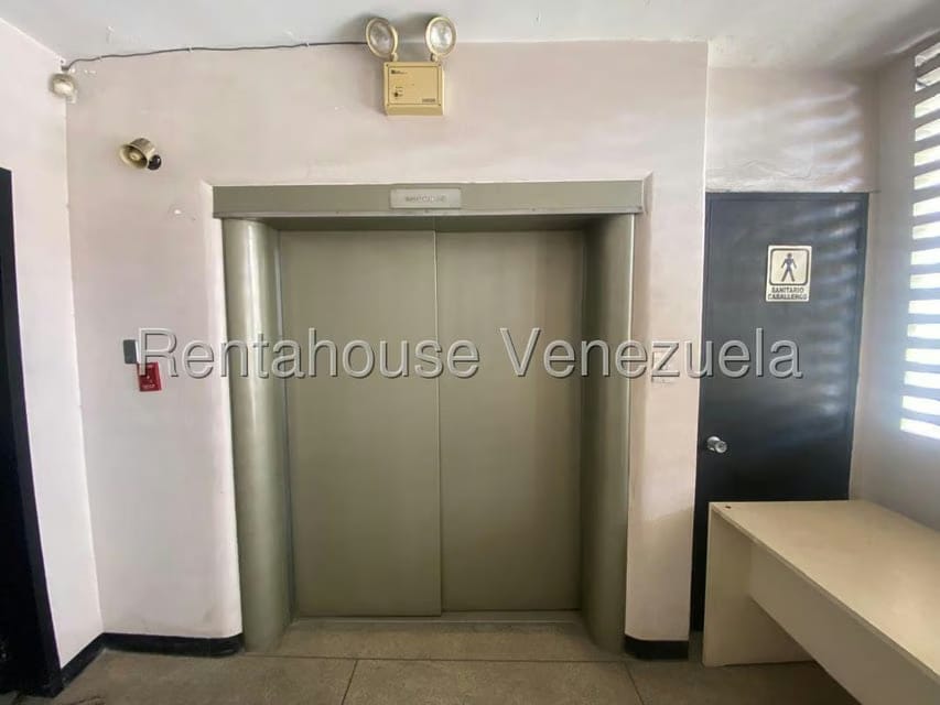 Comercial (Galpon - Deposito) en Venta en Centro, Distrito Metropolitano - 12