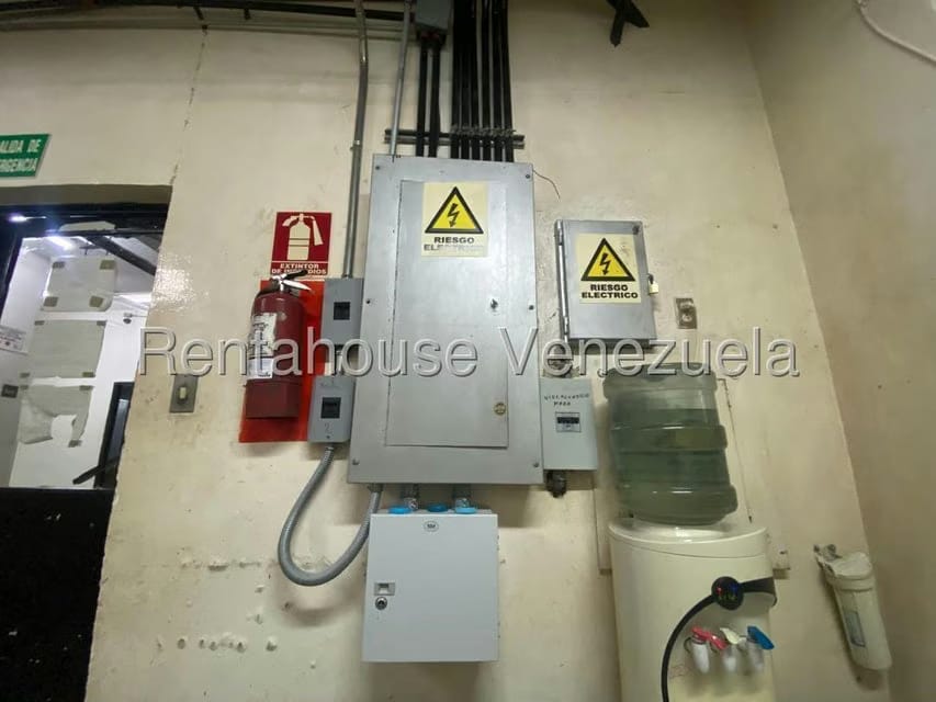 Comercial (Galpon - Deposito) en Venta en Centro, Distrito Metropolitano - 77