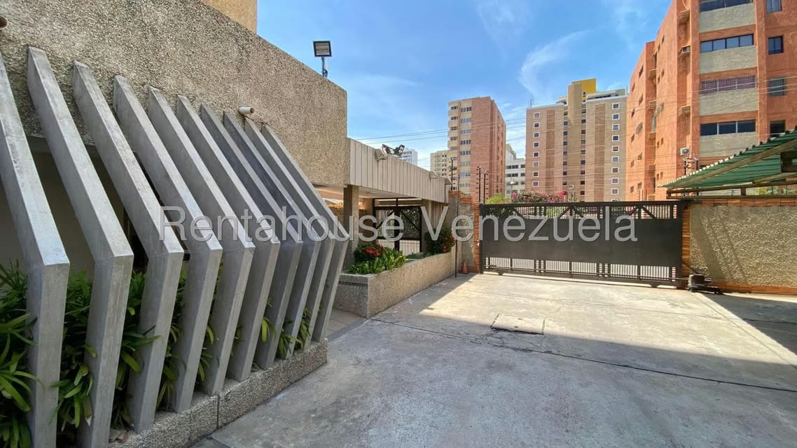 Apartamento (1 Nivel) en Venta en La Lago, Zulia - 2