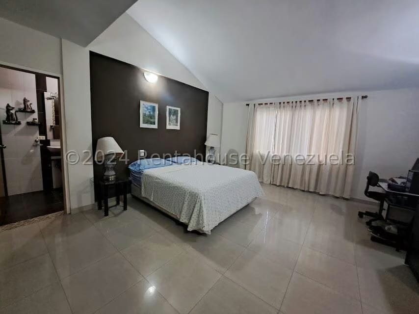 Casa (Duplex) en Venta en Las Mercedes, Carabobo - 28