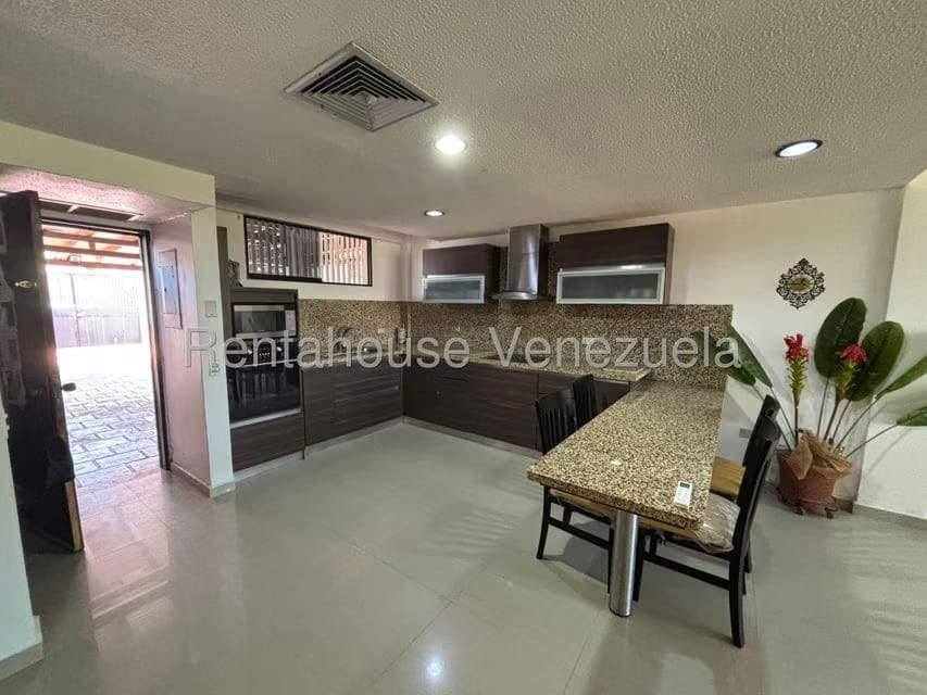 Apartamento (Duplex) en Venta en Costa Azul, Nueva Esparta - 4