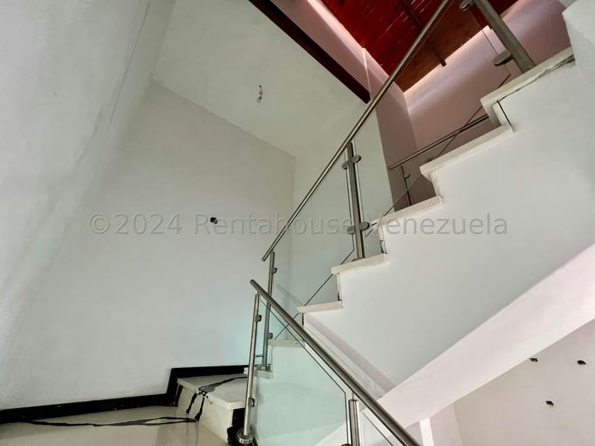 Casa (Duplex) en Venta en Andres Bello, Aragua - 41