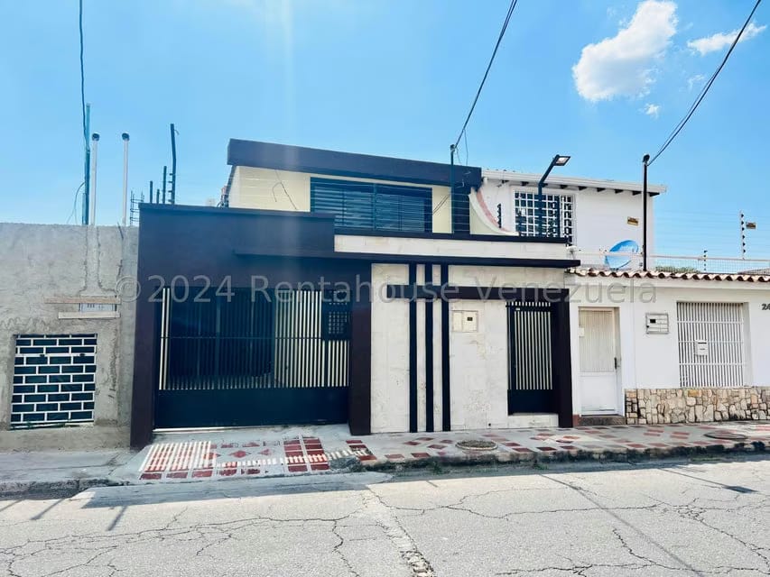 Casa (Duplex) en Venta en Andres Bello, Aragua - 75