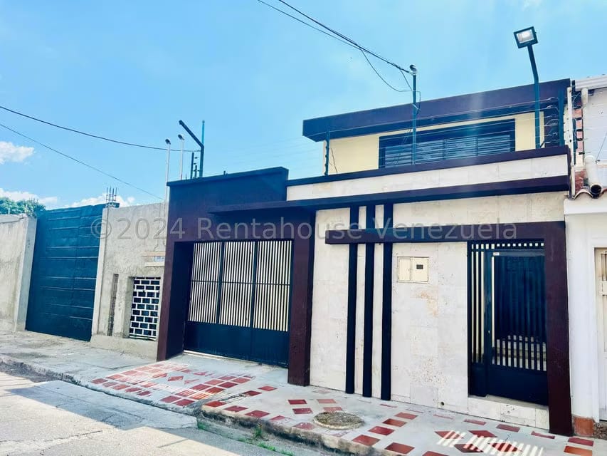 Casa (Duplex) en Venta en Andres Bello, Aragua - 76