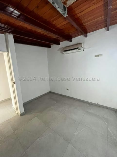 Casa (Duplex) en Venta en Andres Bello, Aragua - 82