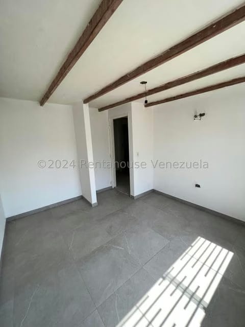 Casa (Duplex) en Venta en Andres Bello, Aragua - 84
