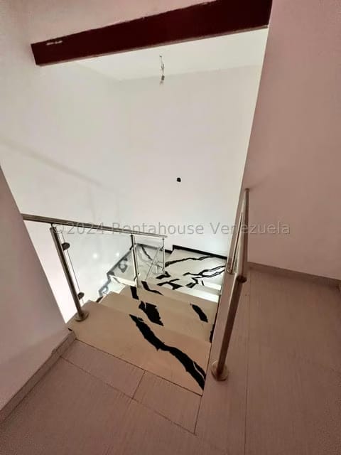 Casa (Duplex) en Venta en Andres Bello, Aragua - 85