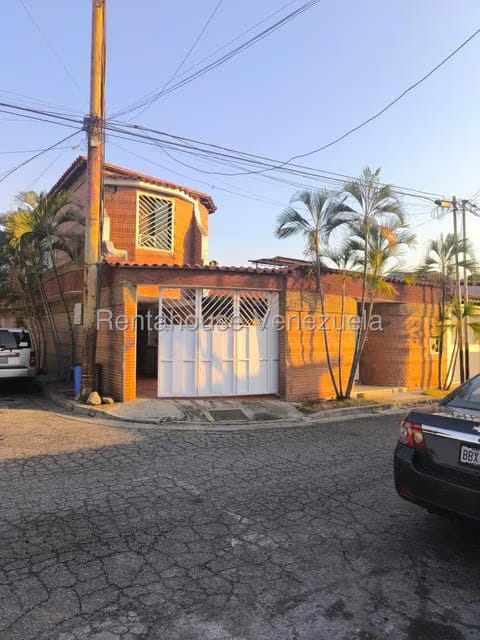 Casa (Multipes Niveles) en Venta en El Atrio, Miranda
