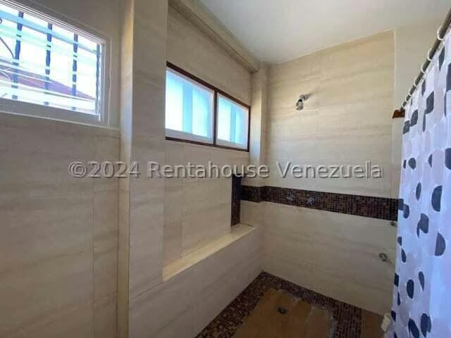 Casa (Multipes Niveles) en Alquiler en Colinas de Los Ruices, Distrito Metropolitano - 32