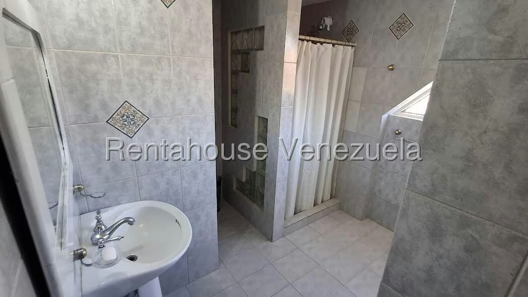 Casa (1 Nivel) en Venta en Altos de la Peña, Miranda - 33
