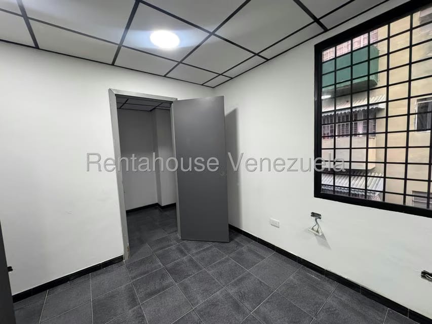 Comercial (Edificio) en Venta en Los Dos Caminos, Distrito Metropolitano - 13