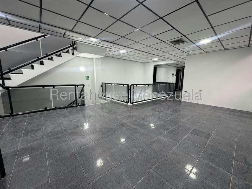 Comercial (Edificio) en Venta en Los Dos Caminos, Distrito Metropolitano - 3