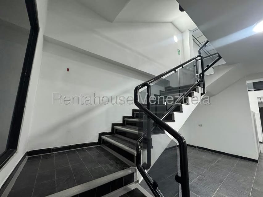 Comercial (Edificio) en Venta en Los Dos Caminos, Distrito Metropolitano - 4