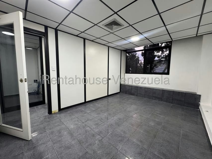 Comercial (Edificio) en Venta en Los Dos Caminos, Distrito Metropolitano - 5