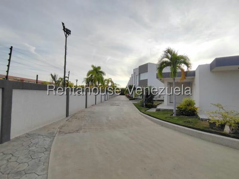Townhouse (Duplex) en Venta en Puerto Encantado, Miranda - 23